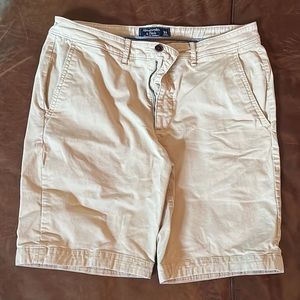 Abercrombie and Fitch Khaki stretch Men’s shorts size 33